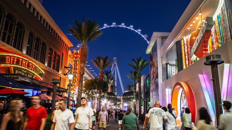The High Roller Ferris Wheel behind a busy Las Vegas street