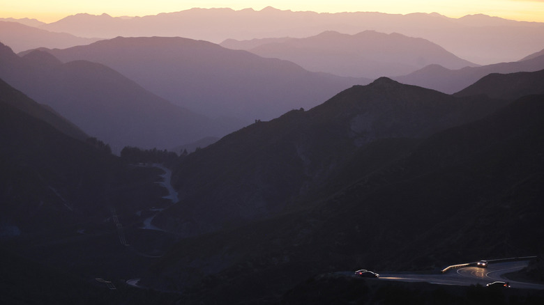 Cars round mountains surrounding La Cañada Flintridge