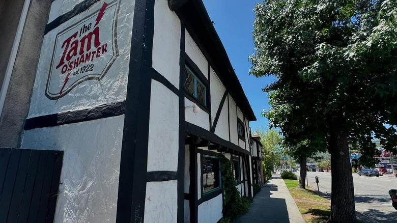 Exterior of the Tam O'Shanter in Los Angeles