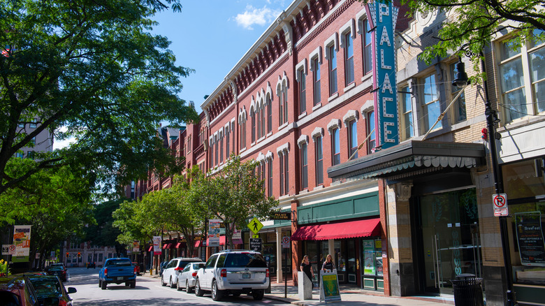 Street view of the Palace Theatre in Manchester, New Hampshire during the day.