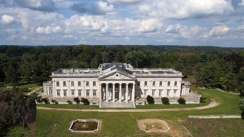 Aerial view of Lynnewood Hall surrounded by grounds and trees