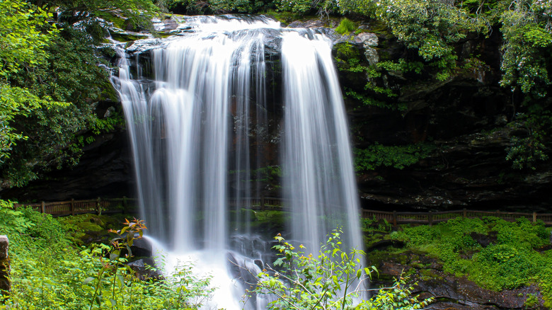Dry Falls waterfalls in North Carolina