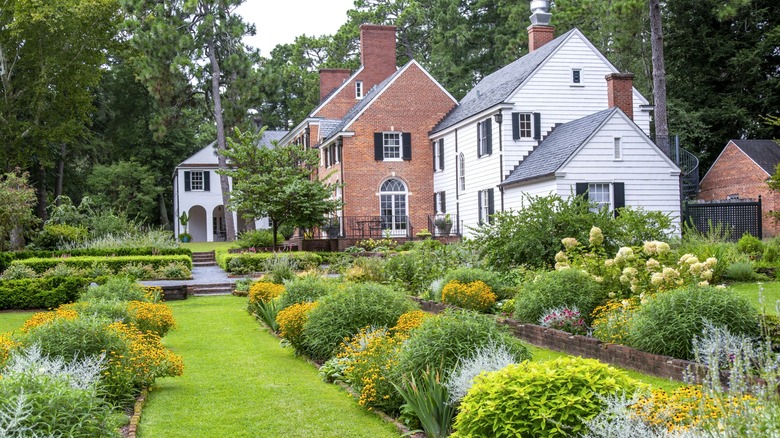 Photo of the Weymouth Center and gardens