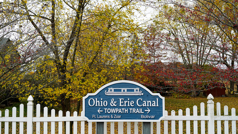 Direction sign in autumn to the Ohio-Erie Canal and Towpath Trail with a stop in Zoar, Ohio.