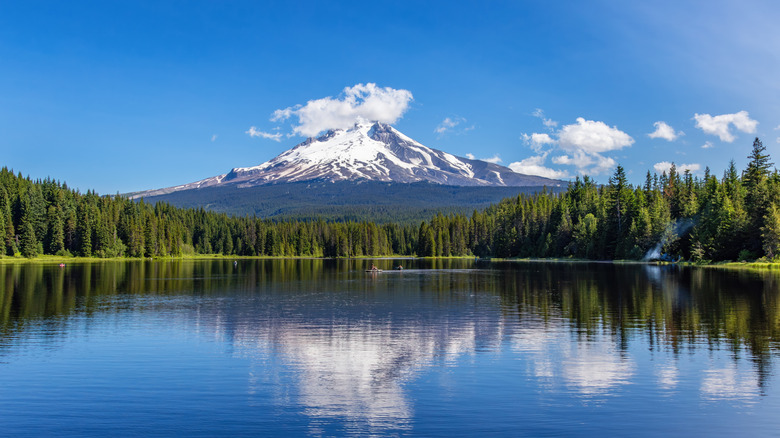 Trillium Lake with Mount Hood as the backdrop