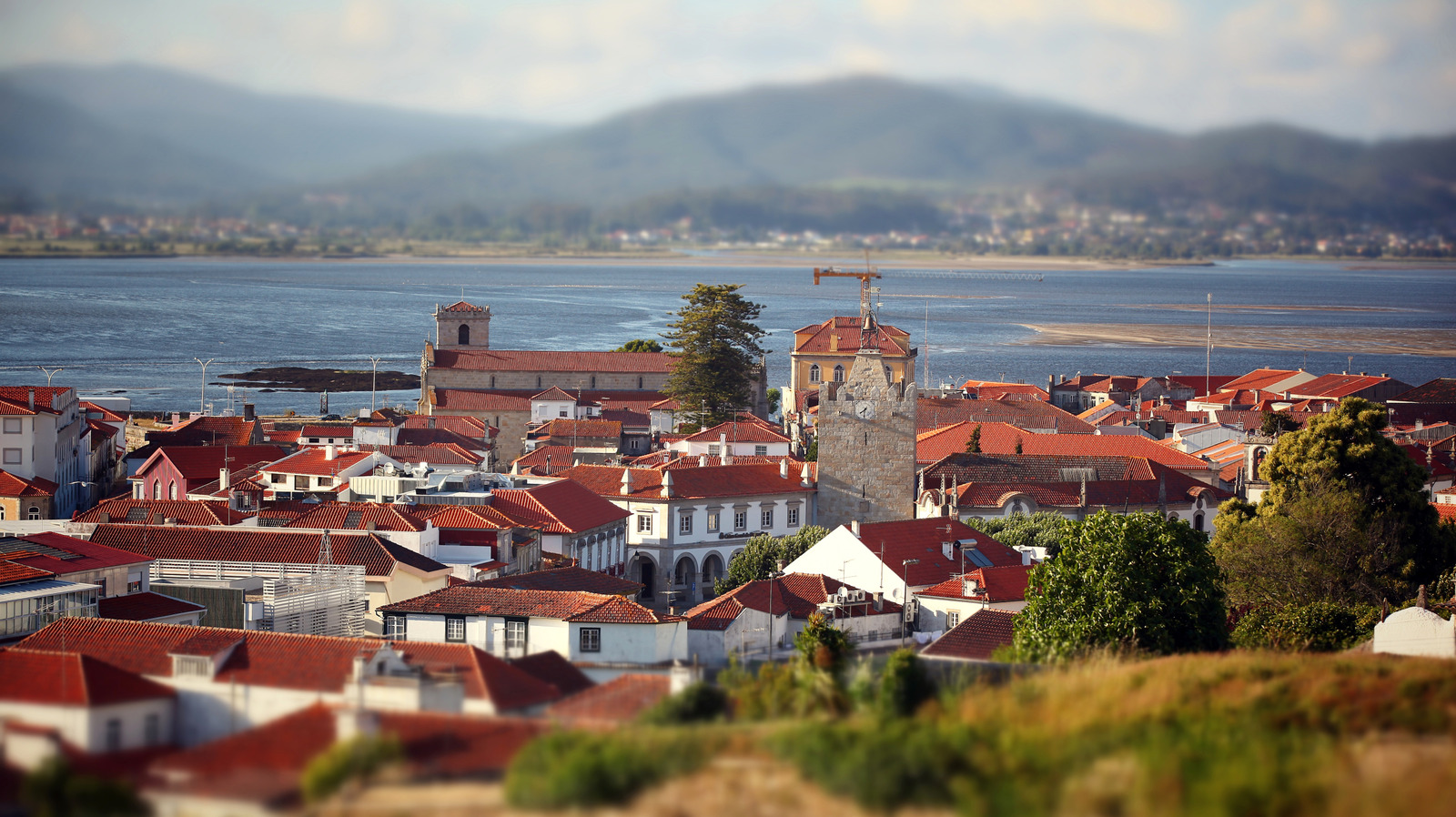 One Of Portugal's Best-Kept Secrets Is A Perfect Retirement Town Blending Nearby Mountains With Ocean Beaches