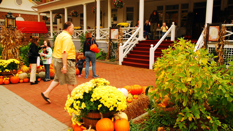 People at an inn in Stockbridge, Massachusetts, decorated with pumpkins and gourds