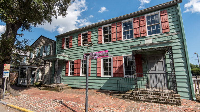 A building in The Pirates House lot