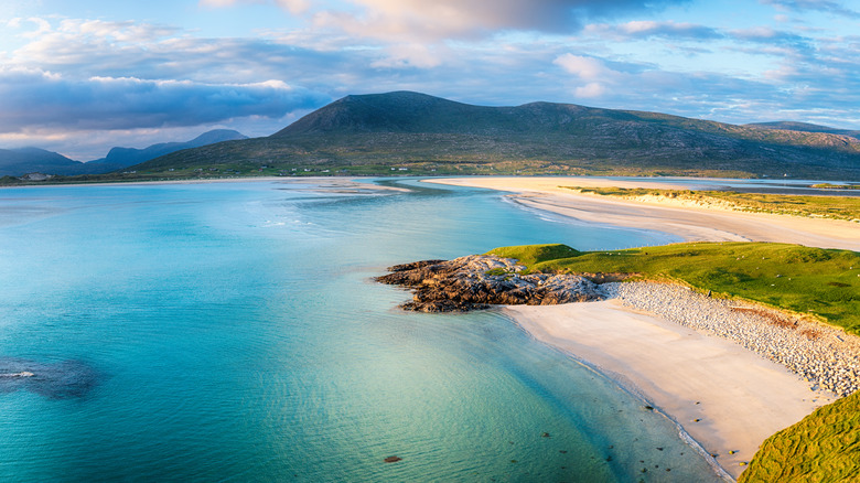 Turquoise water and sandy coves at Luskentyre Beach in Scotland