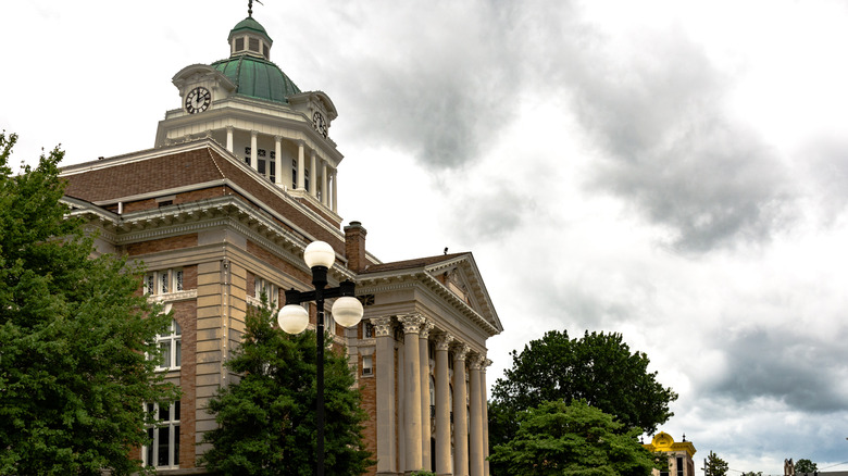 View of the Giles County courthouse during an overcast day in Pulaski, Tennessee