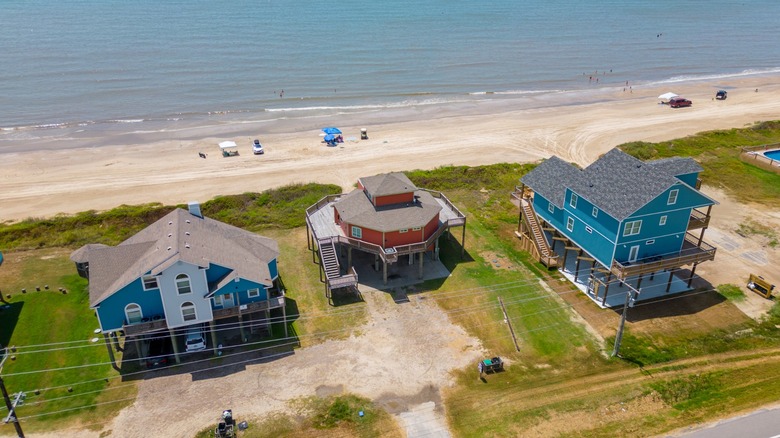 Beach houses face the sea near Crystal Beach