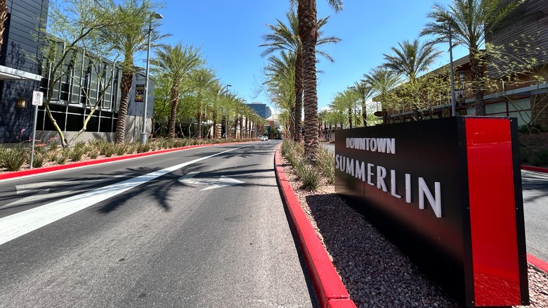 Downtown Summerlin sign at the entrance to the outdoor mall