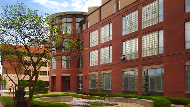 Syracuse University Art Museum exterior landscape