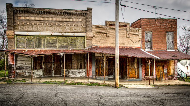 Adams, Tennessee derelict buildings