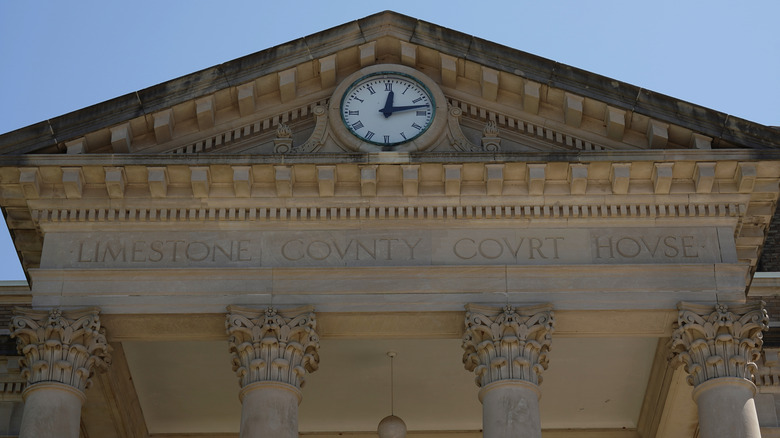 Facade of the Limestone County Court House in Athens, Alabama