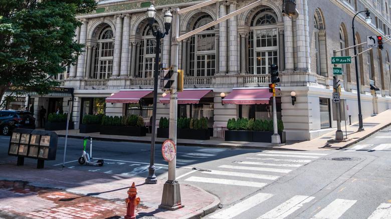 A side view of the Hermitage Hotel in Nashville