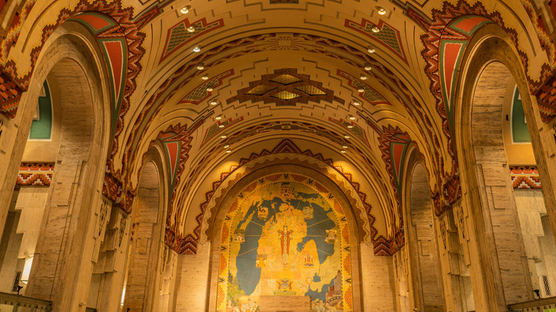 Vaulted ceilings and Michigan mural in the Guardian Building in Detroit