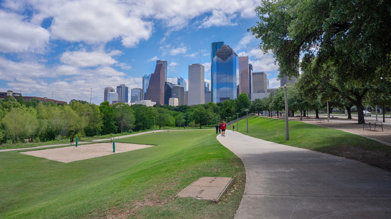 Paved trails in Buffalo Bayou Park, Houston