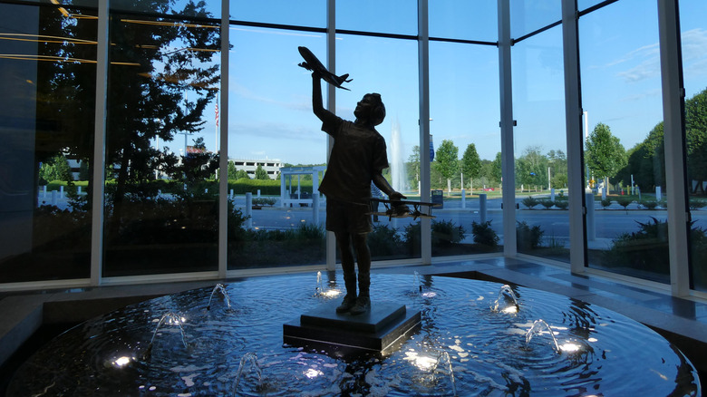 A sculpture in the Greenville-Spartanburg International Airport