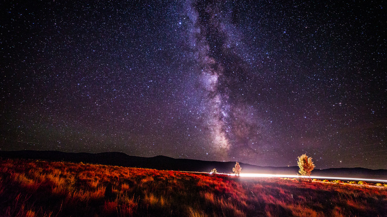 the milky way astrophotography seen over Oregon's painted hills