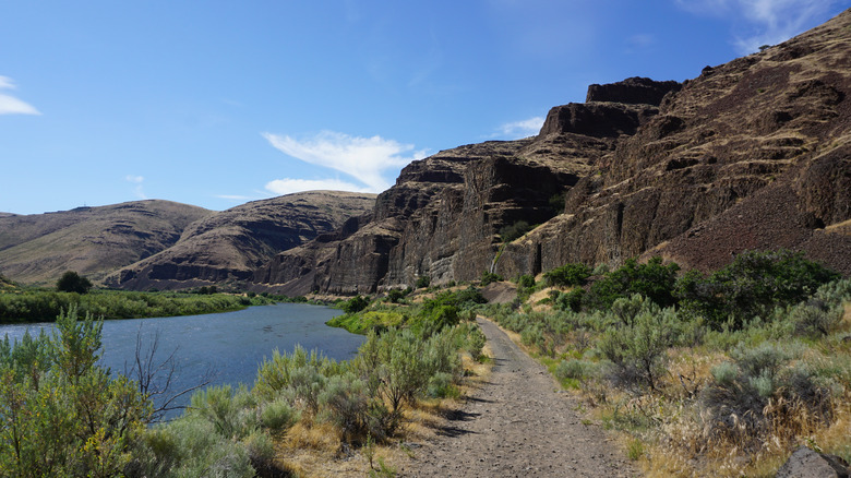 Pinnacles Trail in Cottonwood Canyon State Park