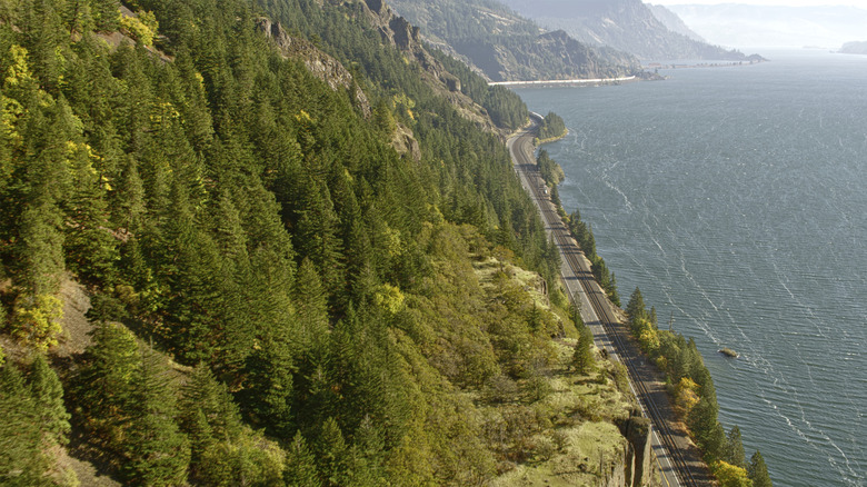 The stunning views of the highway along the Columbia River
