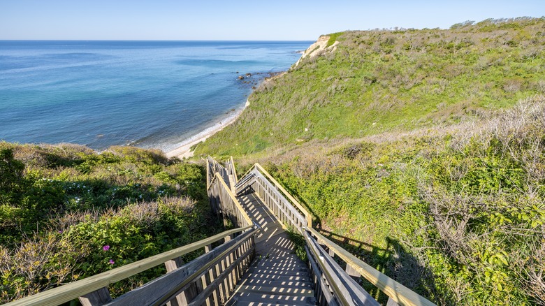 Mohegan Bluffs Beach, Rhode Island
