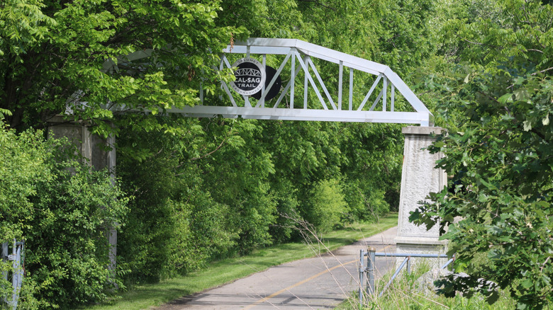 Lush trees line the paved Cal-Sag Trail outside Chicago