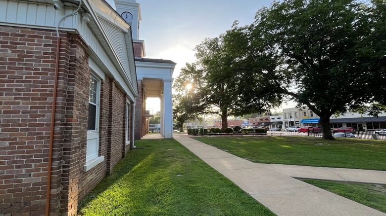 Grant County Courthouse in downtown Sheridan, Arkansas