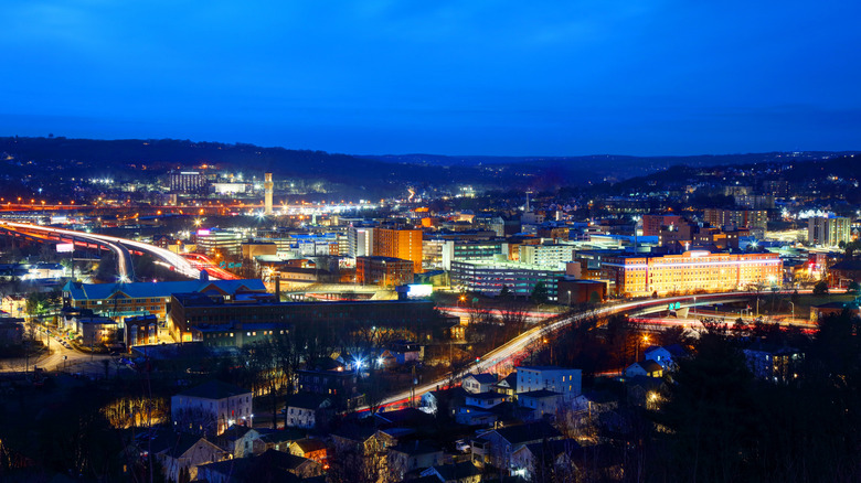 waterbury connecticut at night