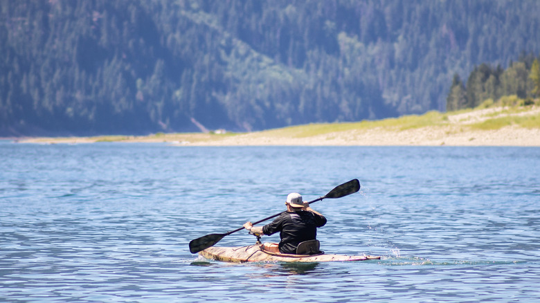 Man in a kayak on Cle Elum Lake