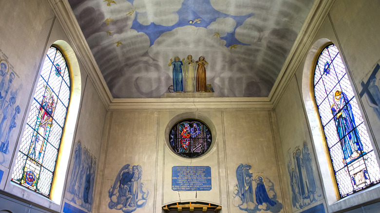 Interior of chapel painted by Maurice Denis in Saint-Germain-en-Laye
