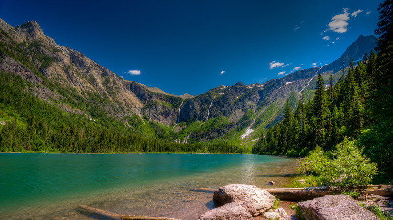 Views of the Avalanche Lake, mountains, and rocks close to the Avalanche Campground