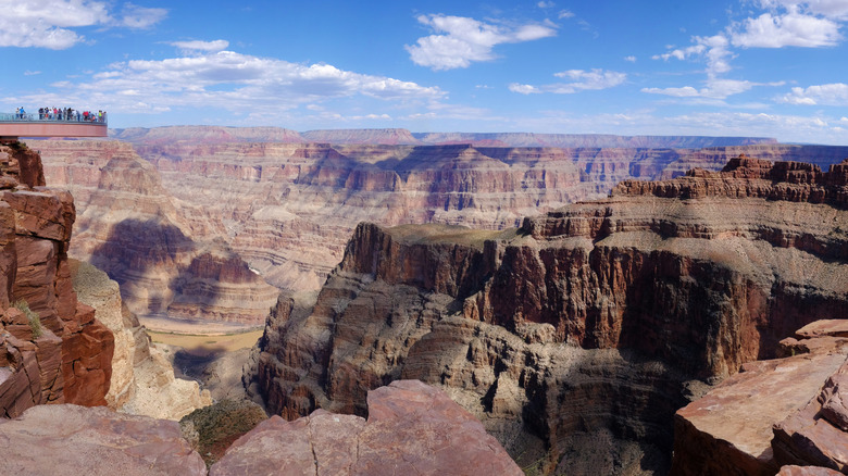 Skywalk bridge extending over Grand Canyon