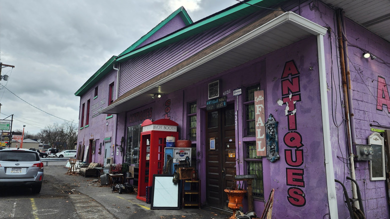 The colorful facade of the Antique Mall at Ohio River