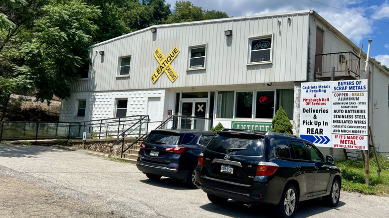 The facade of Miller's Crossing Fleatique