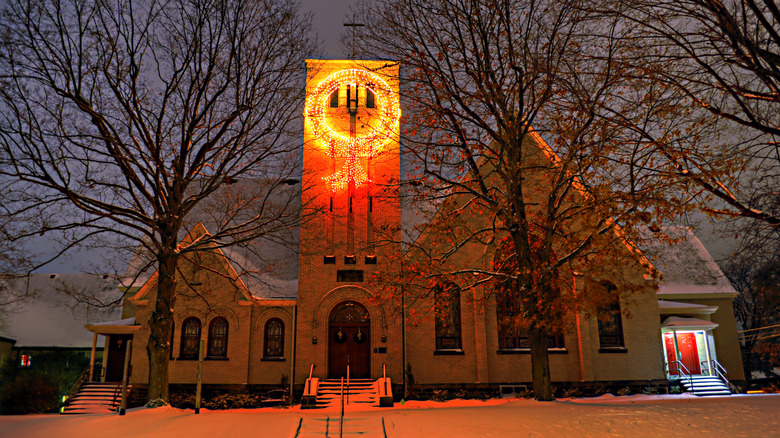Church in Bethel Park illuminated around Christmastime