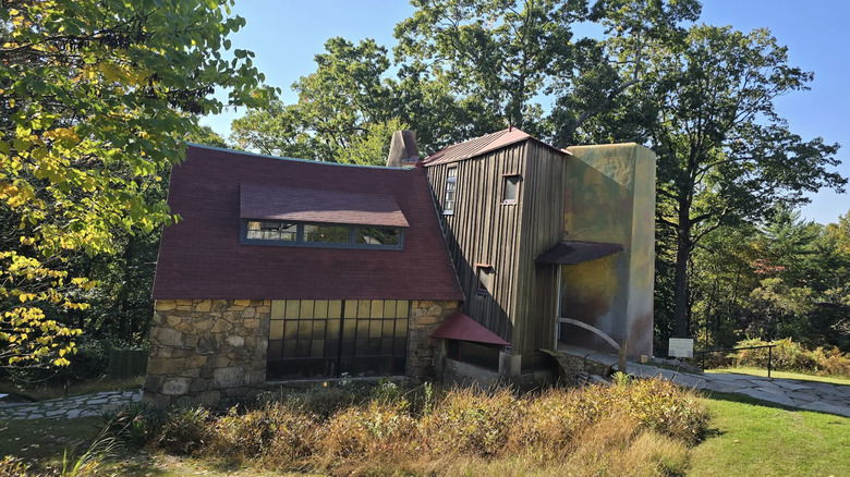 Exterior Wharton Esherick Museum surrounded by greenery