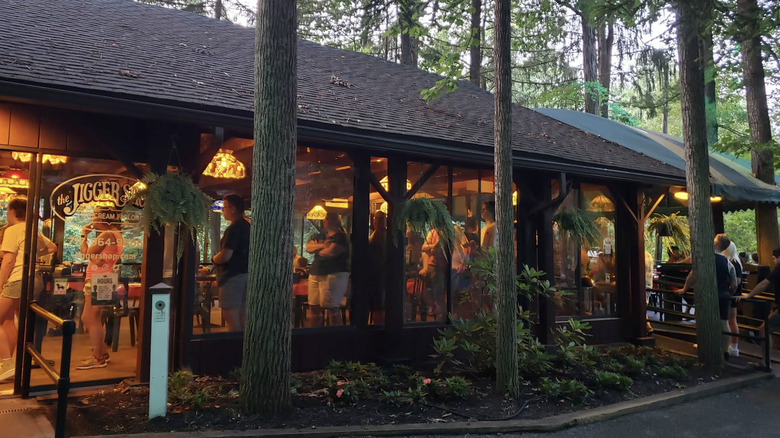 Exterior of the Jigger Shop in Mount Grenta