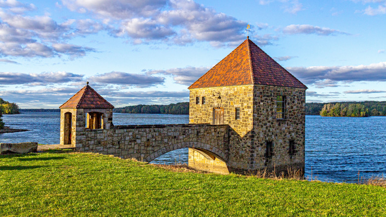Pymatuning Dam Gate House on Lake Pymatuning, Pymatuning State Park, Pennsylvania