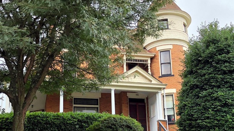 The facade of a historic home in Coraopolis, Pennsylvania