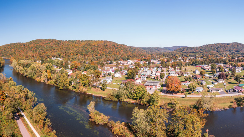The town of Confluence, Pennsylvania, along a river
