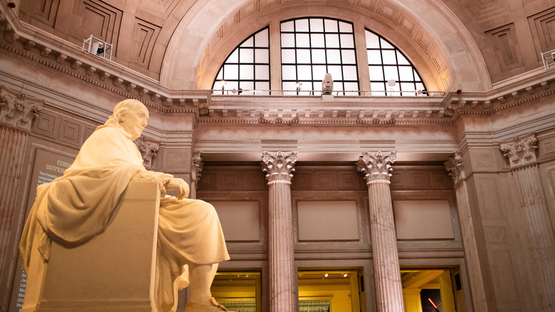 The statue of Benjamin Franklin at the Franklin Institute, located in Logan Square, Philadelphia