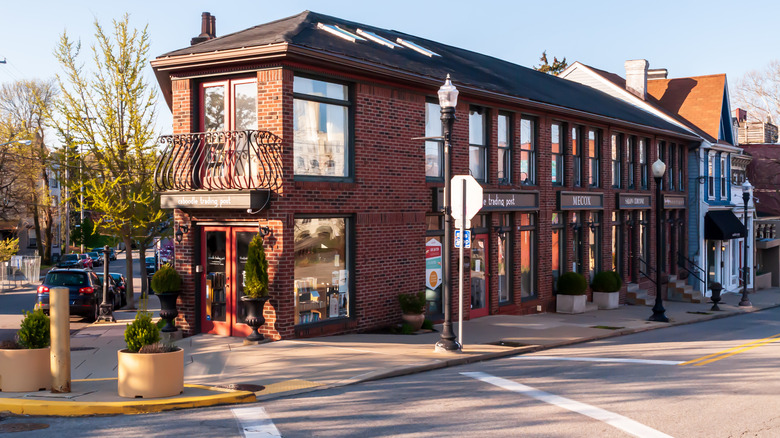A brick commercial building is cast in late afternoon light in Shadyside, Pittsburgh
