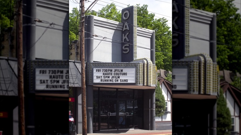 Facade of Oaks Theater in Oakmont