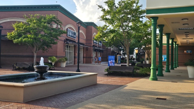 Shops and scenery at the Tanger Outlets Savannah in Pooler, Georgia
