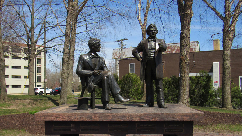 Statue of Abraham Lincoln and Stephen Douglas at their debate in Freeport, Illinois
