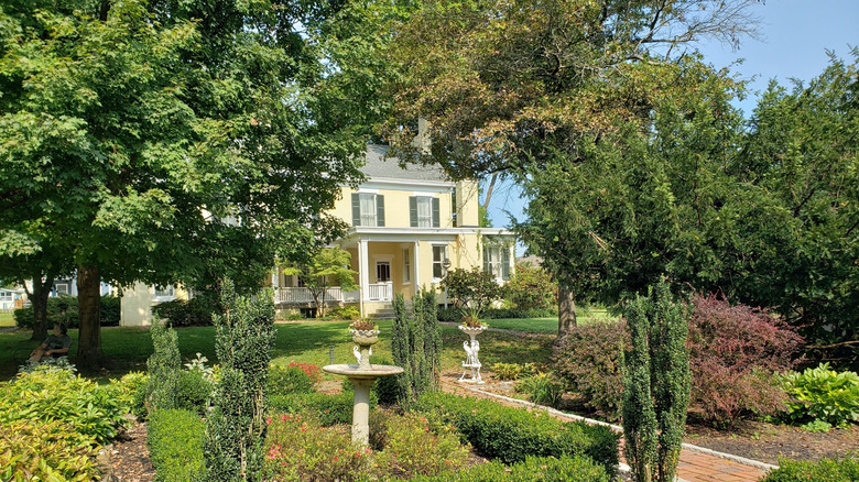 Gardens and building of Adsmore Museum in Princeton, Kentucky