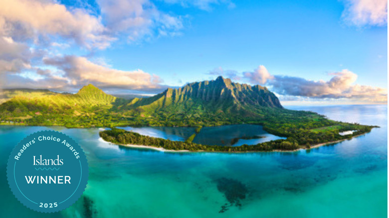 Turquoise waters surrounding in Kualoa Ranch, O'ahu