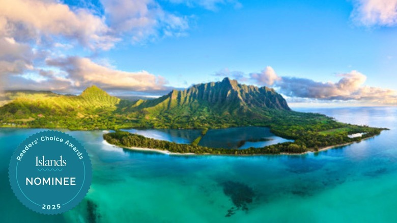 Turquoise waters surrounding in Kualoa Ranch, O'ahu